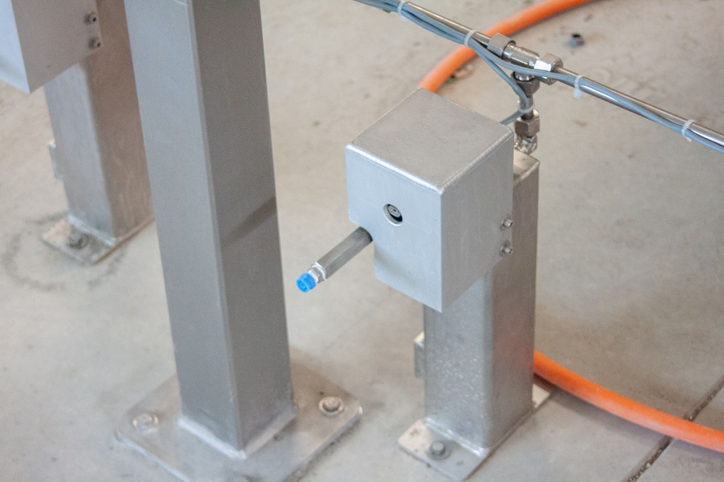 [WP431908] Velgenpaaltje vrijstaand links (volledig met ventiel)