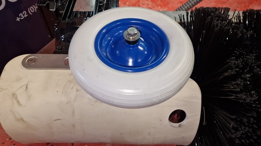 [WP631017] Ombouwset Gummy/rubberflap Holz PE196 naar bescherming door middel van kunststof wieltje (achterzijde motorzijde) - 1st