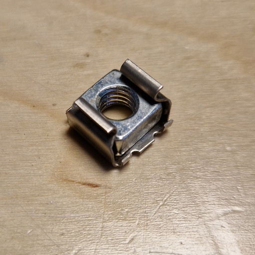 [ACE11153] ELVZ écrou cage M6 pour une épaisseur de panneau 0,7-1,6mm